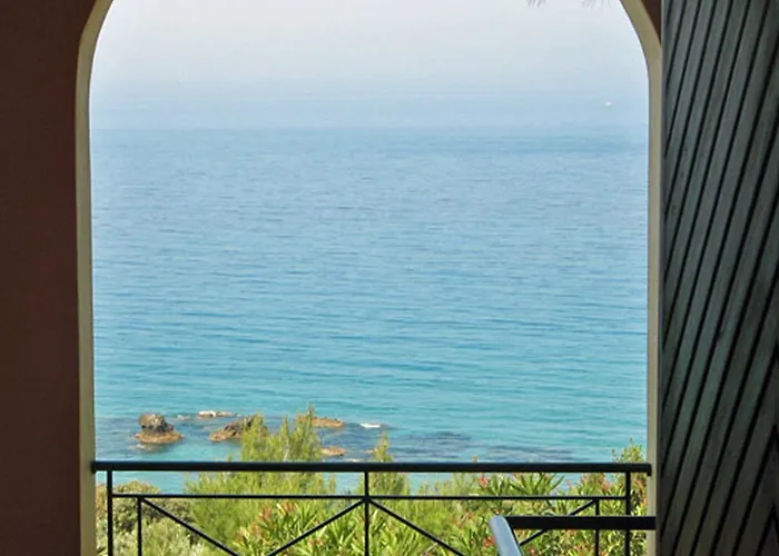 Apartament With Pool And Sea View - *