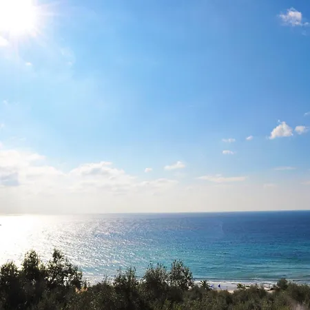 Apartmán With Pool And Sea View -